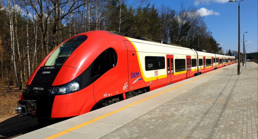 Pociąg SKM się wykoleił. Zablokował wyjazd