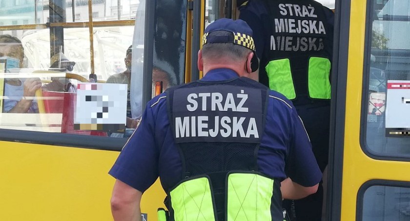 Wpadł w szał, zaczął niszczyć tramwaj. Przeraził pasażerów