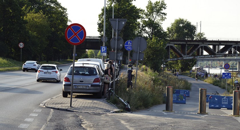 Zakaz zatrzymywania i postoju przy Wisłostradzie