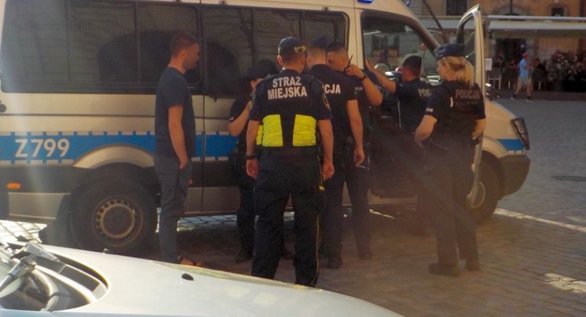 Okradł kościół i rzucił się do ucieczki 