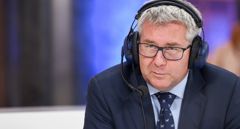 ZDANIEM CZARNECKIEGO: Między realem a propagandą