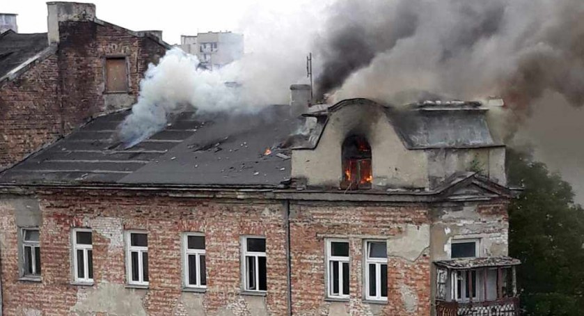 Płonie kamienica na Pradze (ZDJĘCIA)
