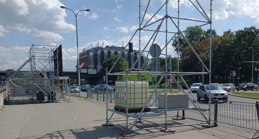 Długi weekend bez Wisłostrady. Trwają przygotowania do defilady wojskowej (ZDJECIA)