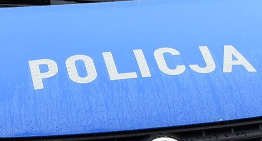 Auto wjechało pod ciężarówkę. Jedna osoba zginęła