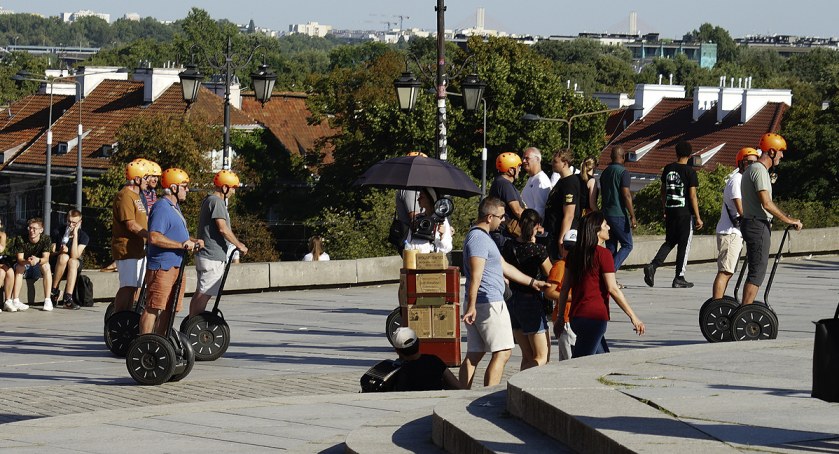 Obowiązkowe kaski dla kierujących pojazdami elektrycznymi