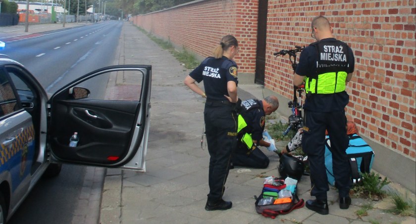 Dostawca jedzenia miał wypadek na hulajnodze