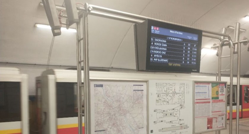 Test nowego ekranu na stacji metro Wierzbno 