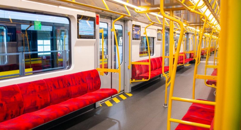 Utrudnienia w metrze! Zamknięte stacje, prośby o opuszczenie składów