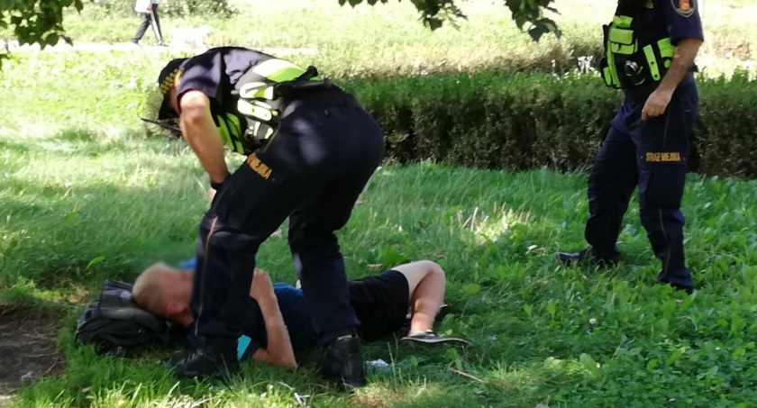 Leżał tam dwa dni. Mogło mu coś zagrażać
