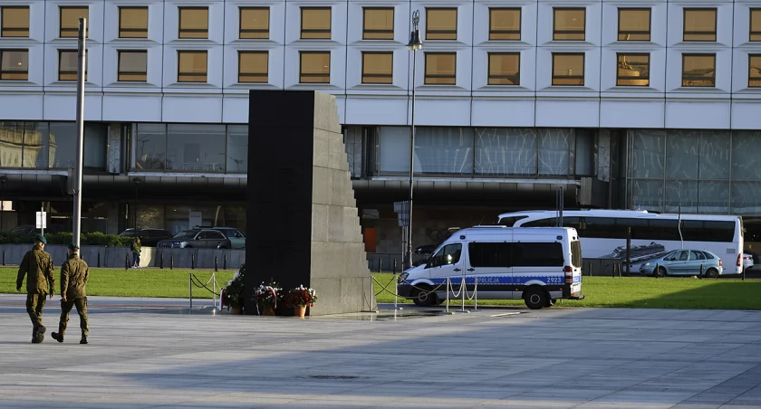 Demokracja i warszawskie pomniki