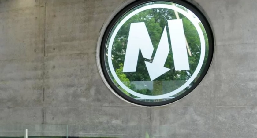 Nieprzytomny nastolatek leżał w metrze. Potrzebował pomocy i ją otrzymał