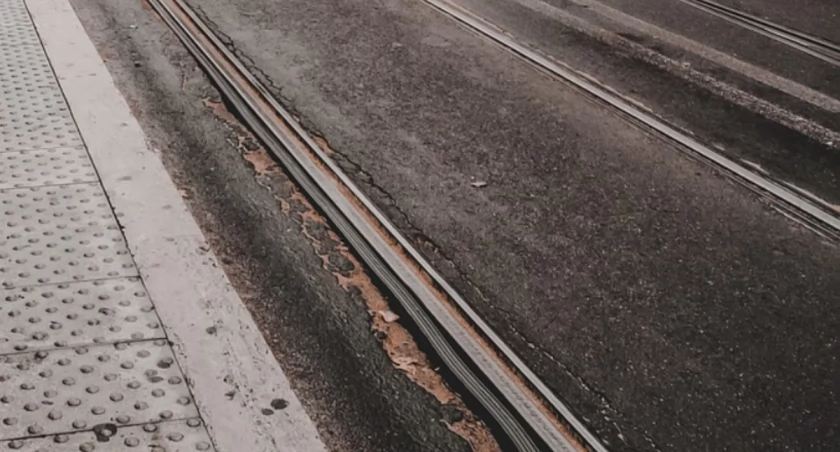 Awaryjna naprawa przejazdu tramwajowego. UWAGA, utrudnienia!