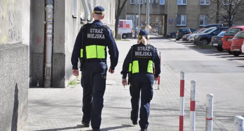 Chciała ukraść towar, potem słownie zaatakowała ekspedientkę
