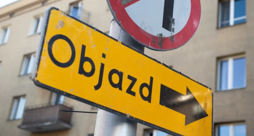 Zdemontują kładkę nad ul. Sobieskiego. Autobusy ruszą objazdami