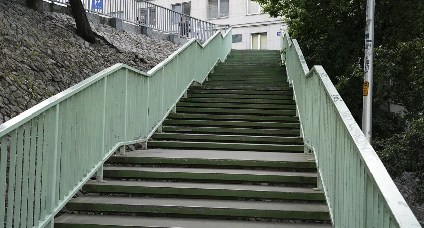 Schody na ulicy Karowej
