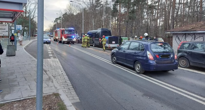 Wypadek dwóch aut w Wesołej