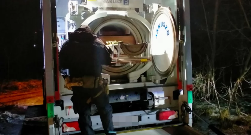 Policjanci znaleźli arsenał z II wojny światowej... [ZDJĘCIA]