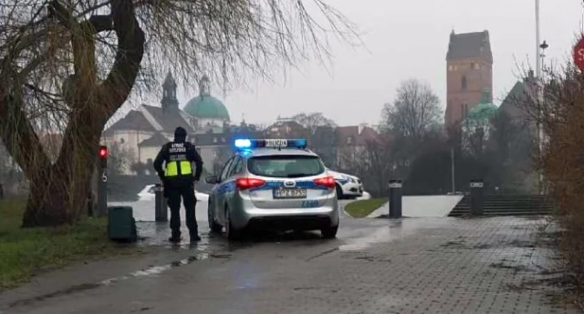 Uznał, że toaleta to dobra kryjówka