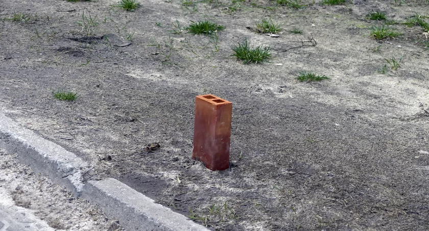 Nowe słupki drogowe