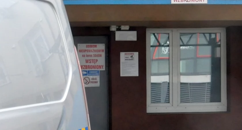 Był nietrzeźwy i w złym stanie psychicznym. Strażnicy zareagowali i pomogli
