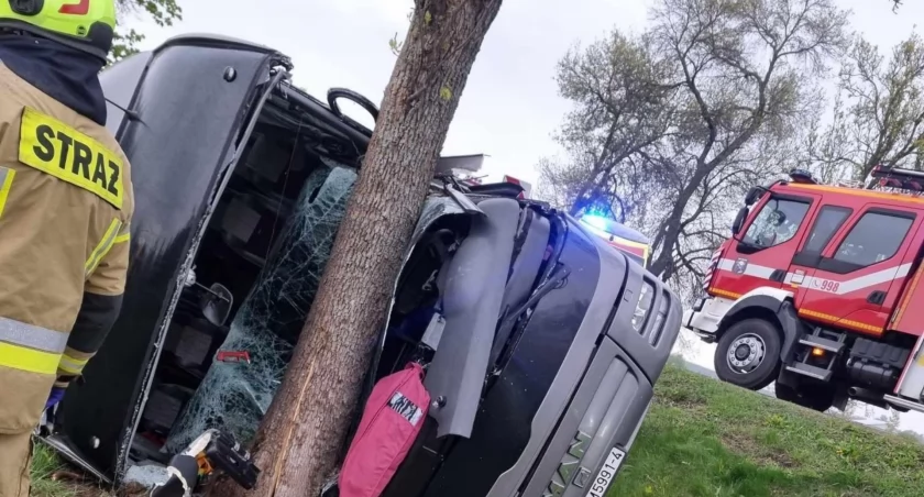 Wypadek autokaru. Pięć osób rannych