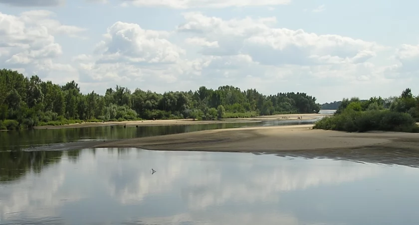 Rezerwat Wyspy Zawadowskie jest regularnie dewastowany