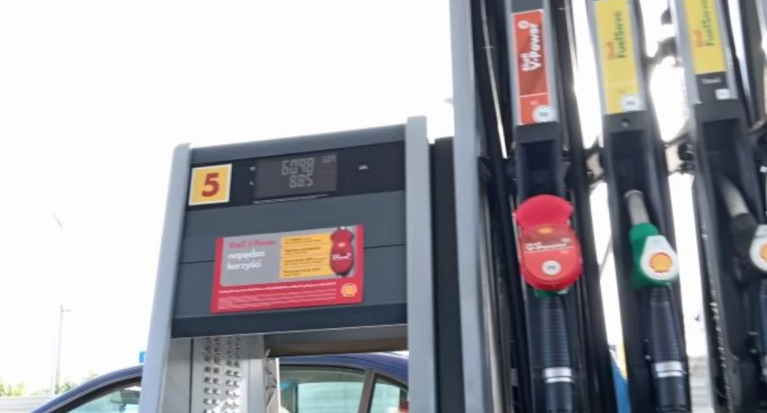 Ile zapłacimy za paliwo, jeśli dziś wybierzemy się na stację? 