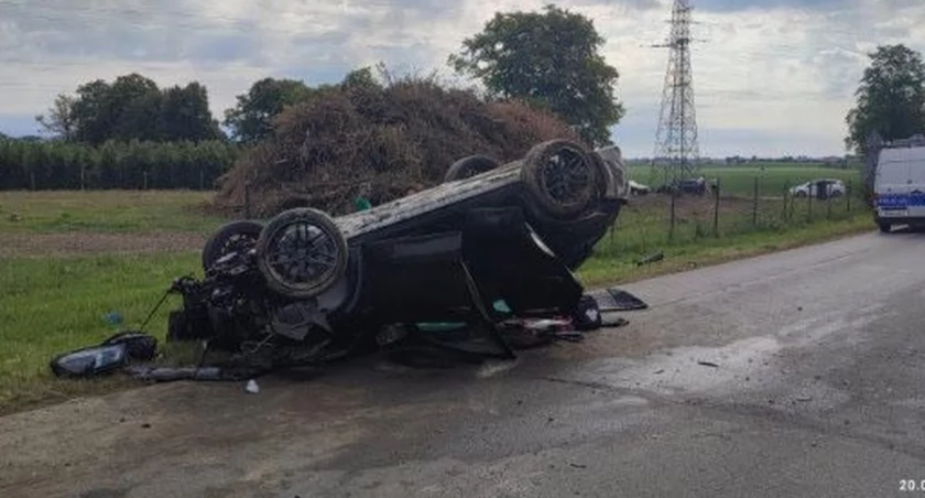 Poważny wypadek koło Płocka. W aucie były dzieci