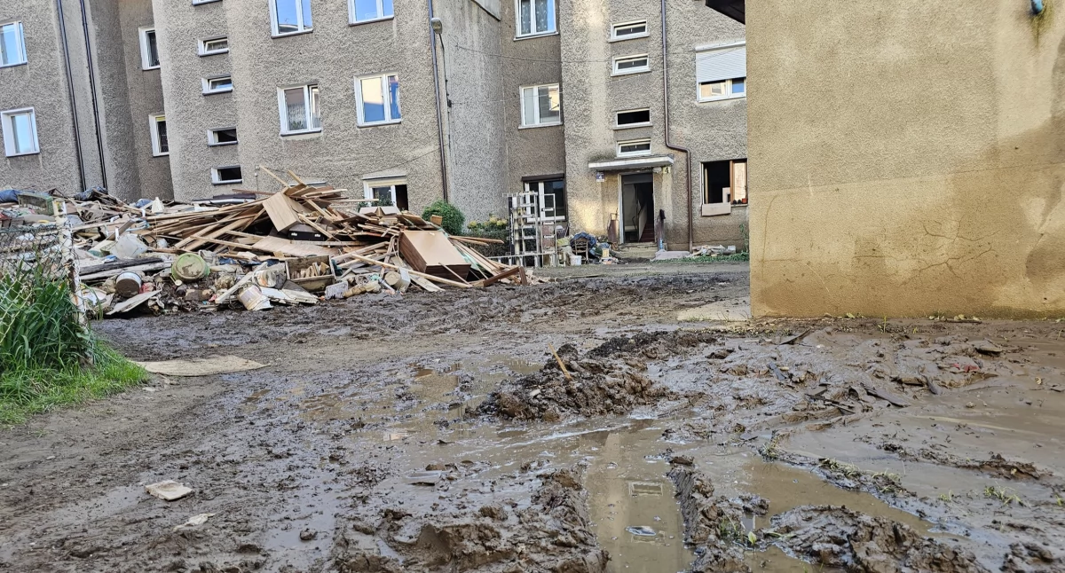 Pomoc powodzianom – plaga oszustw. Na co uważać?