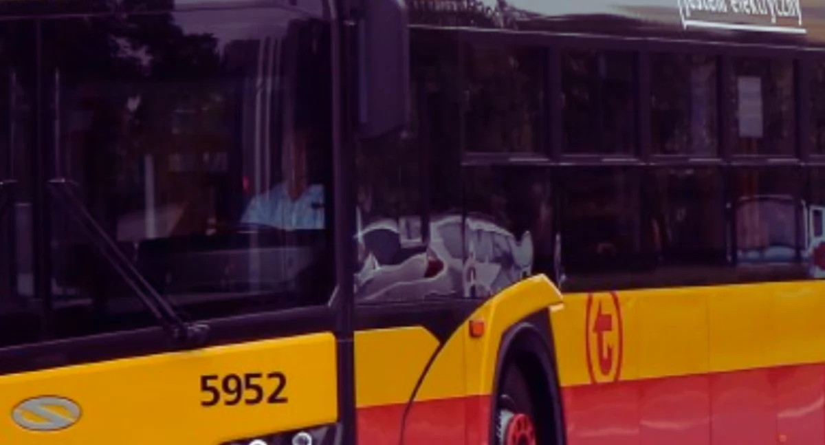 Jeden z autobusów wraca na swoją trasę. Warszawski Transport Publiczny informuje