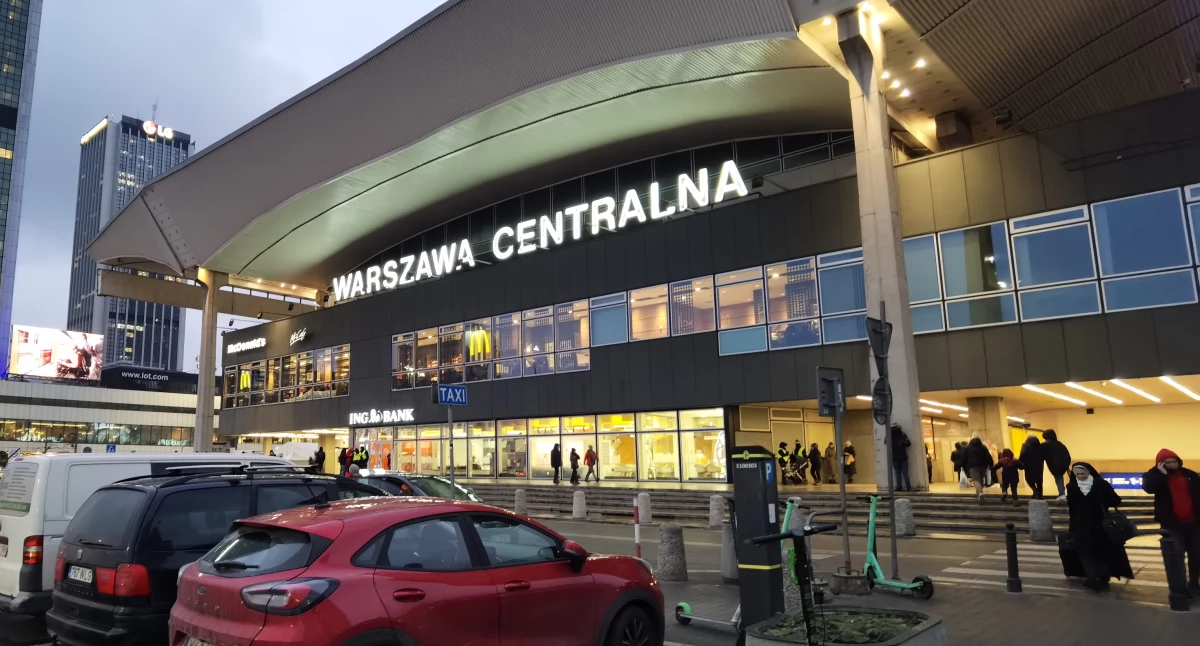 Uwaga! Zmiany dla autobusów przy Dworcu Centralnym. Nowe przystanki, zmienione rozkłady
