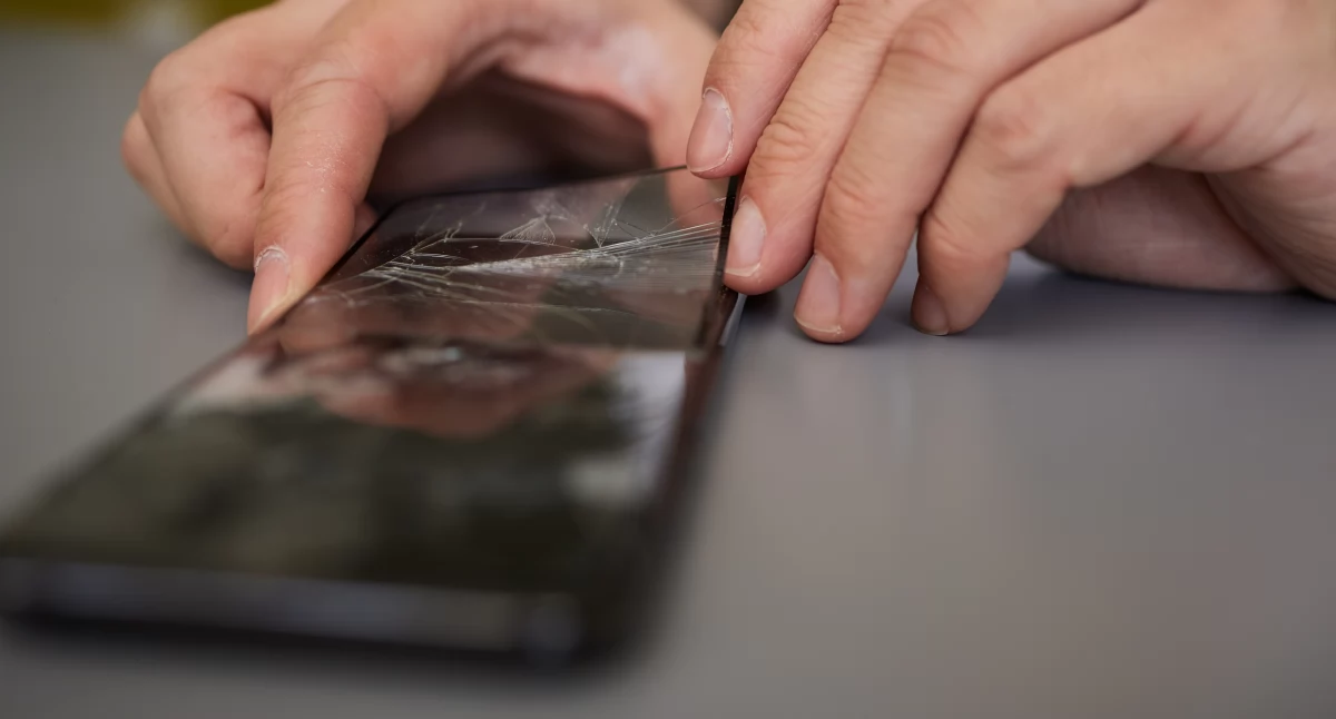 Wymiana ekranu w telefonie, jak przebiega taka naprawa?