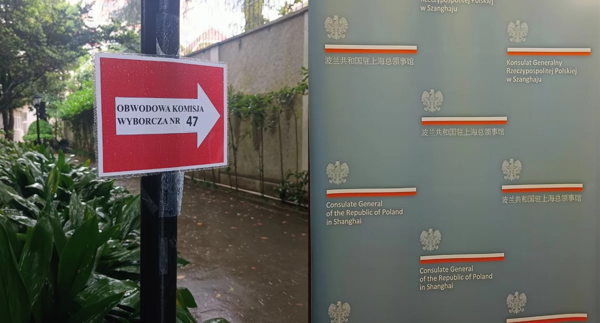  W tej komisji wejścia pilnował żołnierz. Musiałam pokazać paszport