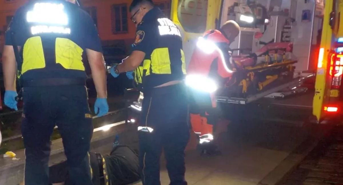 DRAMATYCZNY FINAŁ IMPREZY na Starówce. Młody turysta w szpitalu