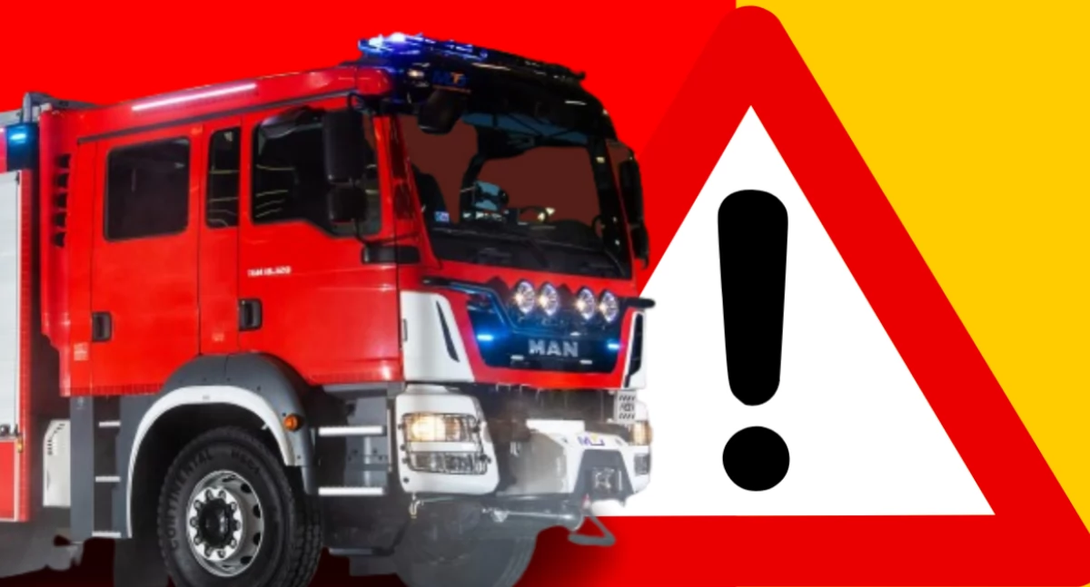 Groźny pożar w Wawrze. Zapalił się garaż przy budynku jednorodzinnym