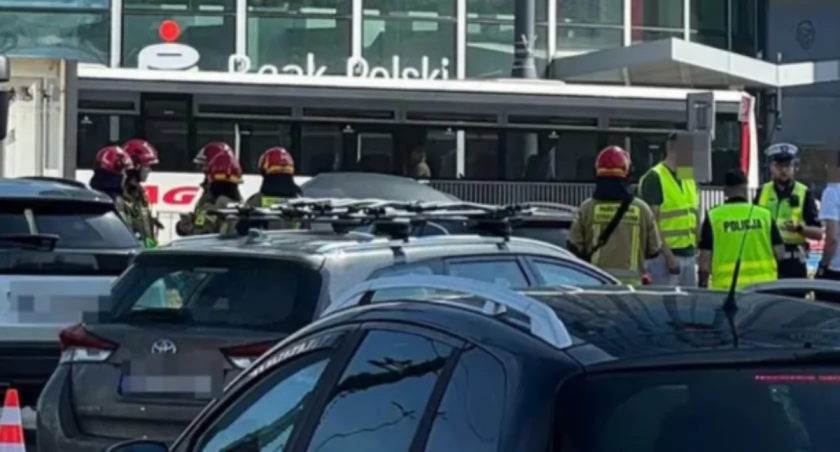 WYPADEK PRZY ROTUNDZIE. Gdy policja sprawdziła dokumenty kierowców, ZACZĘŁO SIĘ...