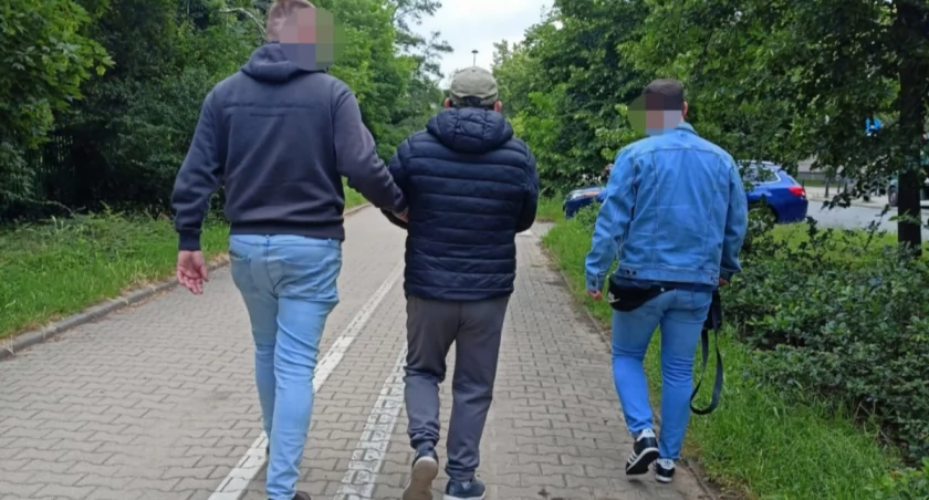 Policjanci z KRP na Pradze-Południe zatrzymali obywatela Uzbekistanu