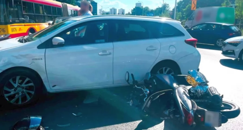 WYPADEK na Białołęce. 16-letni MOTOCYKLISTA ranny! 