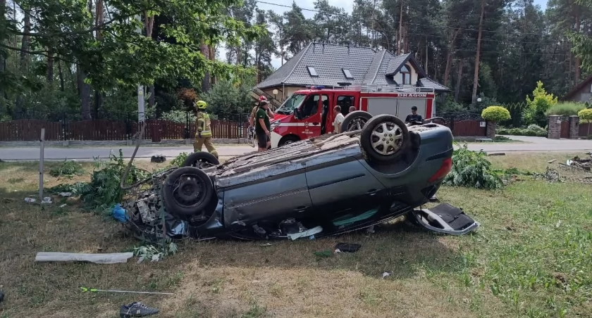 Zabrał auto WUJKA, po czym DACHOWAŁ. Wypadek 