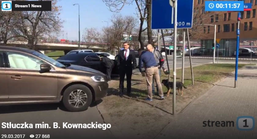 Kolejny wypadek rządowej limuzyny z wiceministrem Kownackim. Tym razem w Warszawie