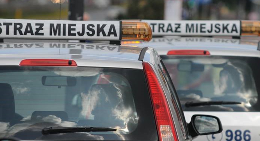 Jechał bez uprawnień. Zatrzymano go w pościgu