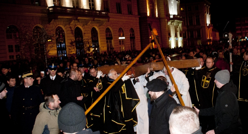 Centralna Droga Krzyżowa przeszła ulicami Warszawy