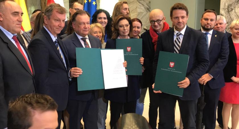 Michał Kamiński - Pospisanie wspólnej deklaracji opozycyjnych kandydatów do Senatu i o liście otwartym byłych prezydentów.