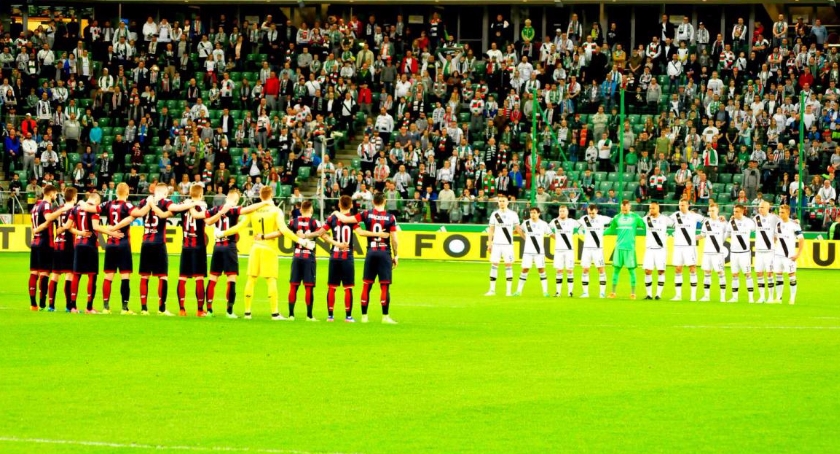Do przerwy: Legia traci punkty, rywale z kompletem