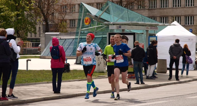 ORLEN Warsaw Marathon 2017. Zdjęcia biegaczy na trasie