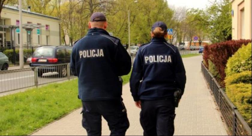 Dodatkowe patrole policji na warszawskich ulicach.