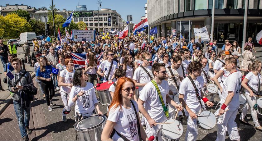 Parada Schumana na ulicach Warszawy