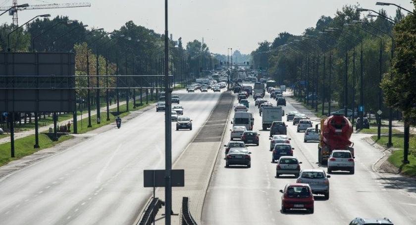 914 wypadków, 54 zabitych i 1037 rannych - drogowy raport ZDM