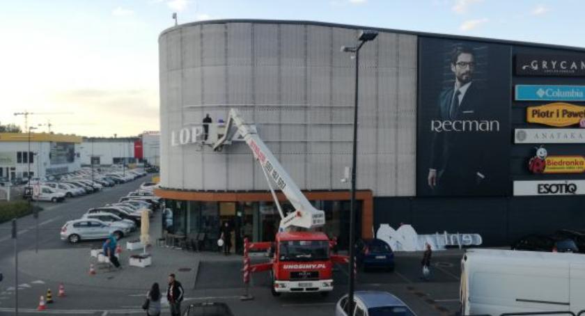 Łopuszańska 22 w miejscu drogiego centrum MODO