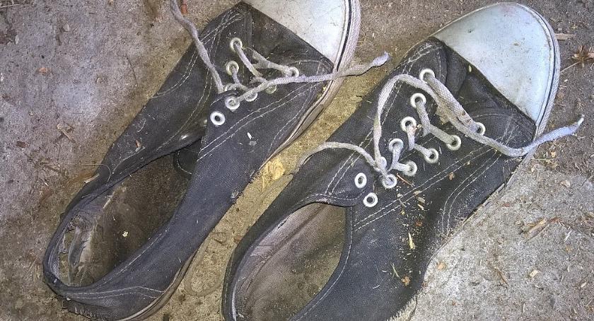 Ukradł rower i buty sportowe. Wpadł, bo zostawił stare trampki...